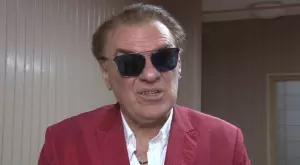 Васил Найденов: Често пея на момичета с богати любовници и силикон, тъжно е