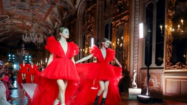 Забележително представяне на Giambattista Valli x H&M в Рим