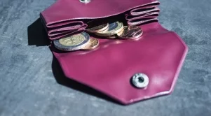  {{ otherArticle[0].article.title }} 