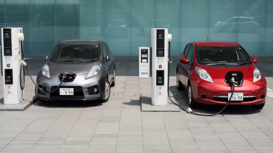 ЕС се готви да изпрати бензиновите коли на скрап