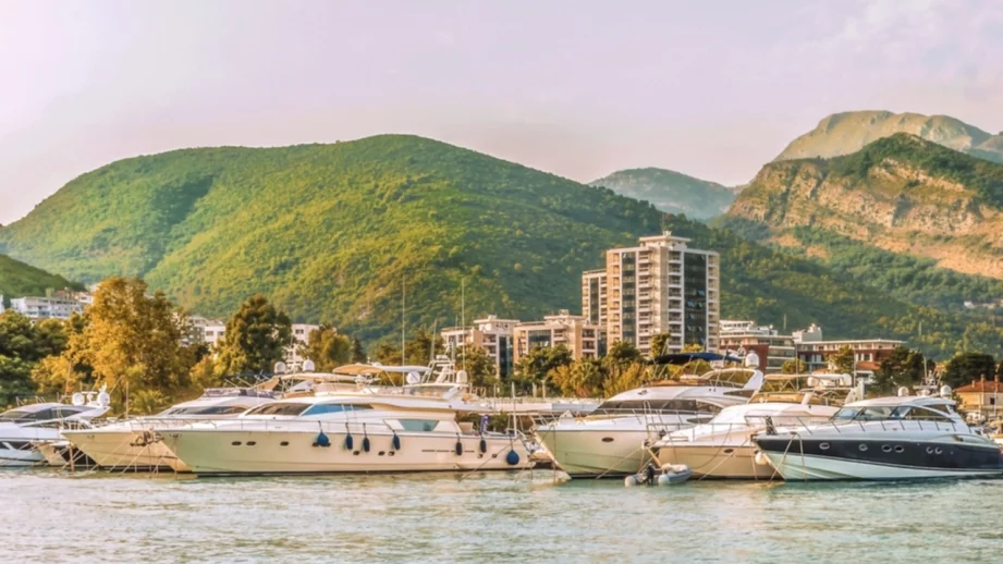 Банковите сметки в Черна гора са повече от жителите ѝ