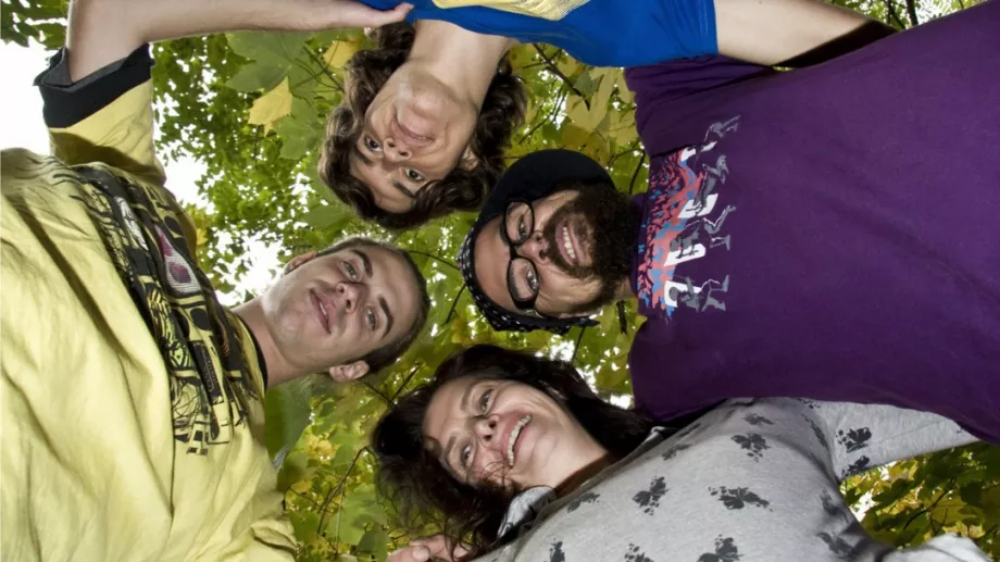 Трипъл Ей и Apple Tree