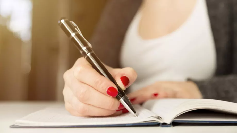 Учени: Писането на ръка е по-полезно за мозъка