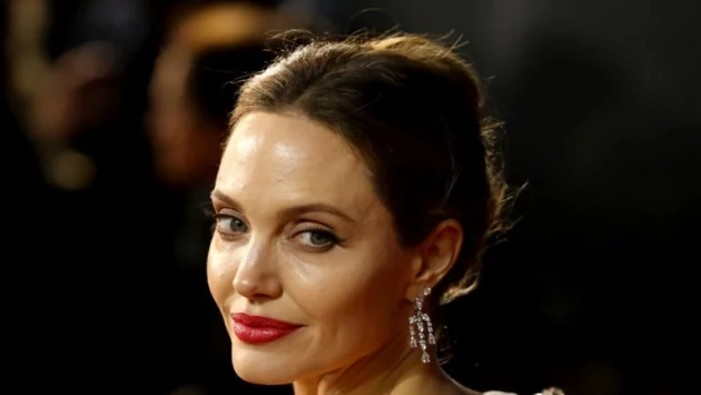 Анджелина Джоли се съблече гола (снимки)