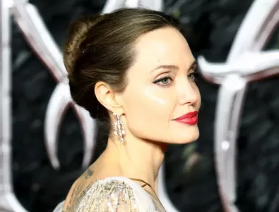 Анджелина Джоли шокира с катастрофална прическа (СНИМКИ + ВИДЕО)