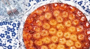 Обърнат сладкиш с банан и карамел