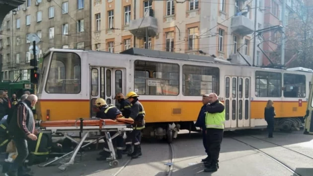 Официално лице за трамвайната катастрофа в София: Ватманите трябва да чистят стрелките