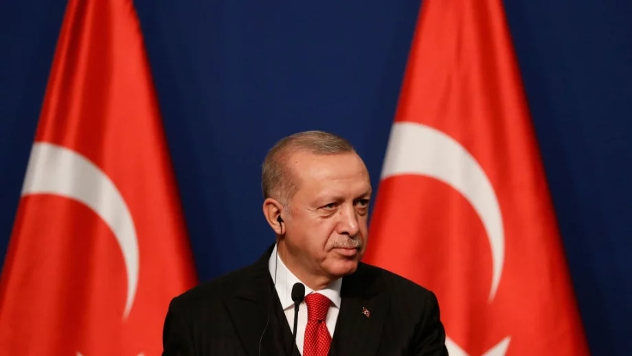 Ердоган призова турците да зарежат долара и да изберат лирата