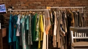 Коледен базар "Стари дрехи за качествено образование"