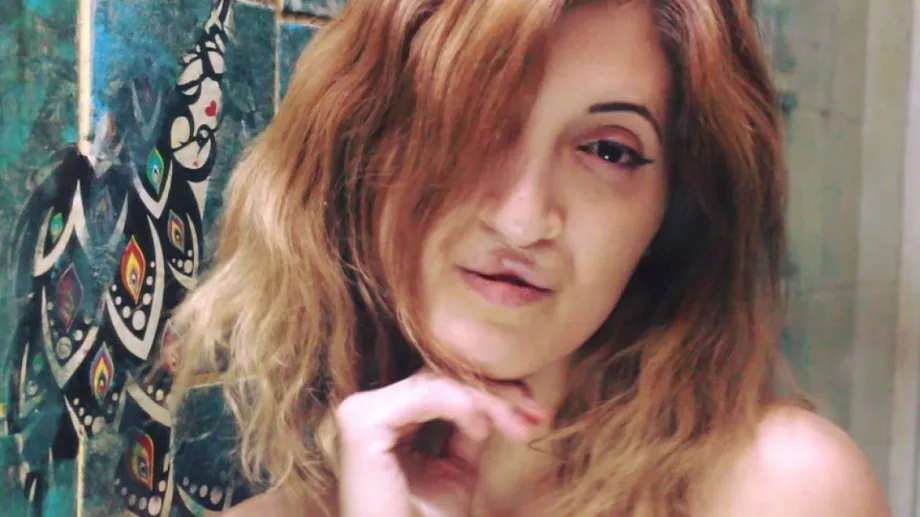 Айя - различното момиче, което не се страхува да изразява себе си