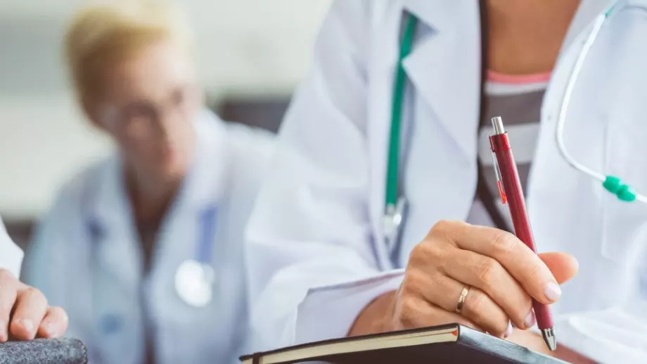 Колко са разходите за болнични през 2023 г.?