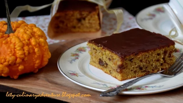 Сладкиш с тиква, орехи и шоколад