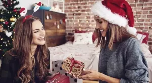 Тази Коледа подари подаръци, които правят добро 