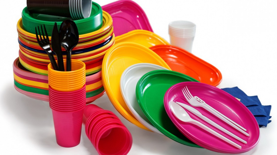 Властите в Словения забраниха използването на повечето пластмасови продукти за