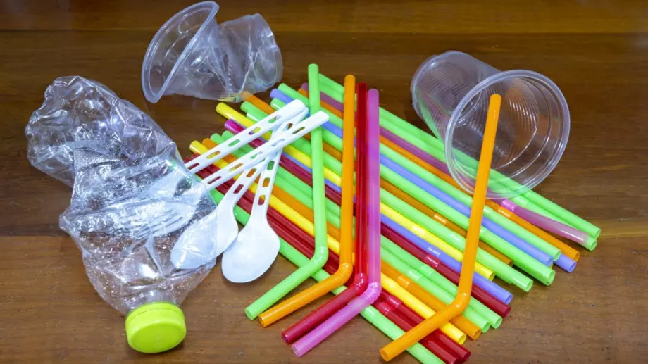 Китай опитва да намали пластмасовите продукти за еднократна употреба