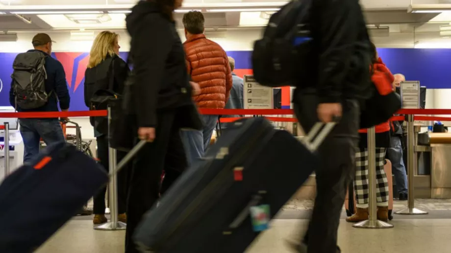 Хаос по летищата след юбилея на Елизабет II