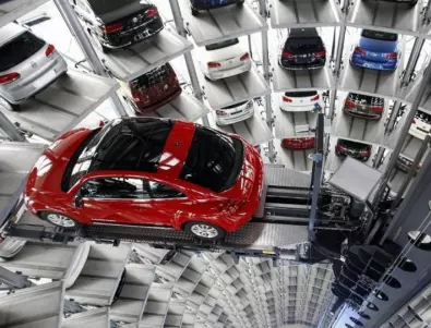 Продажбите на нови коли в ЕС намаляват за 11-и месец поред