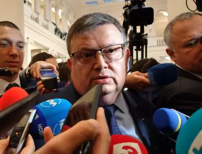 Антикорупционната комисия в парламента привика Цацаров за изслушване
