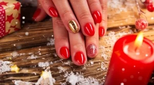 5 минималистични и стилни идеи за коледен маникюр
