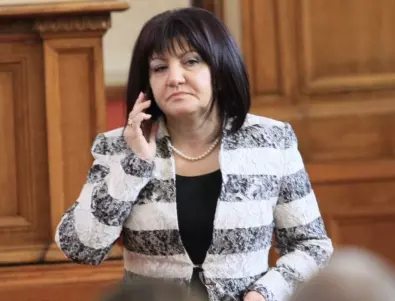 Караянчева отряза журналистите за свободно движение по кулоарите в парламента