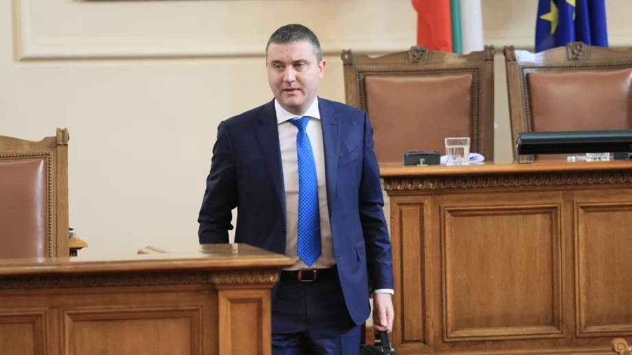 Властта отстъпи за касовите апарати, даде още 6 месеца