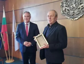 Георг Спартански връчи на маестро Пламен Джуров почетния плакет на кмета на Плевен