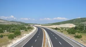 Ето къде разрешената скорост по магистралите става 150 км/ч