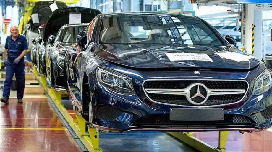 Bild: Mercedes изтегля повече от 800 000 автомобила заради опасност от пожар