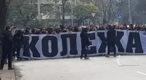Стотици фенове на Ботев Пловдив са категорични: Колежа или смърт