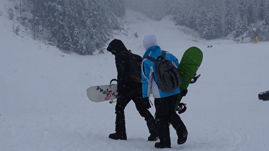 открива сезона днес На пистите вече има сняг взети са