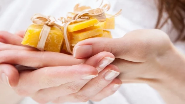 7 неочаквани приложения на пчелния восък