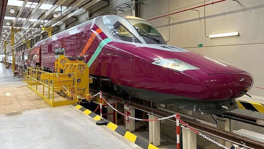 Супербърз влак ще вози пътници за 10 евро от Мадрид до Барселона