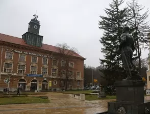 Перник затваря баровете и дискотеките