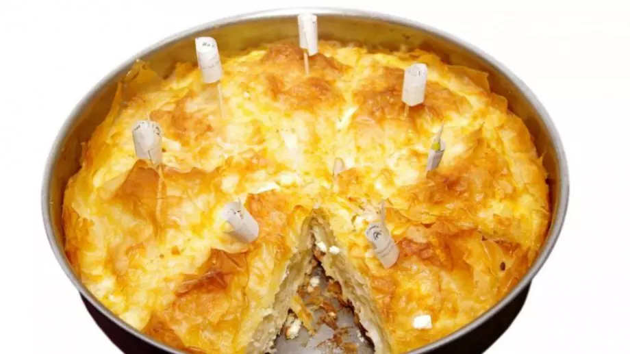 Най-вкусната млечна баница с късмети за Нова година