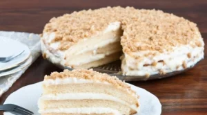 Домашна торта с крем и орехи