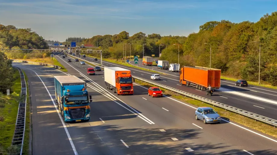 Повишават тол таксите за камиони и автобуси