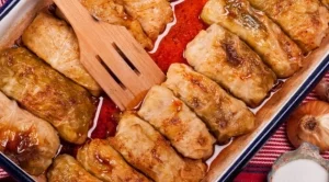 Зелеви сарми с боб, ориз и булгур