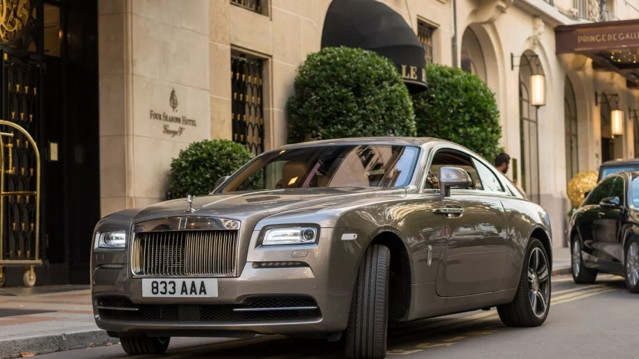 Българите си купуват все повече Rolls-Royce, Ferrari и Lamborghini (СНИМКИ)