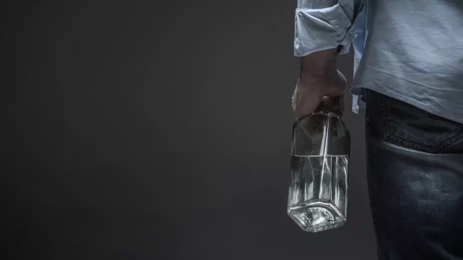 Виц за днес: Пиян мъж се прибира при жена си