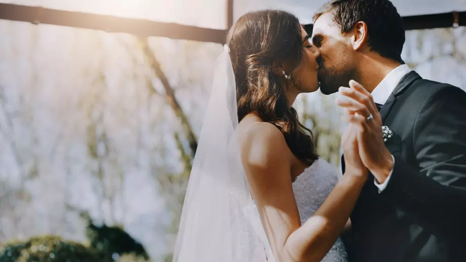 4 зодии, на които звездите обещават богат съпруг