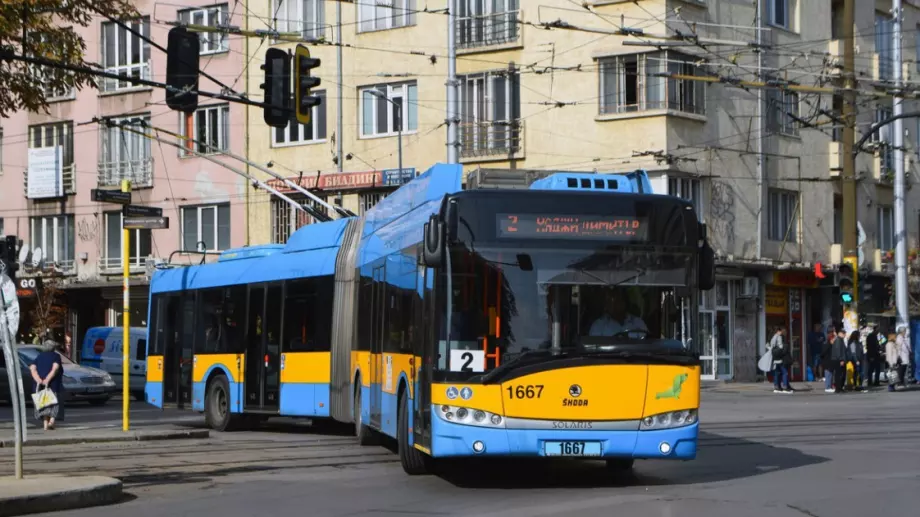Увеличават с 300 лева заплатите в градския транспорт в София