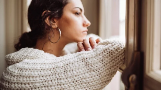 Защо така ти преча да ме обичаш