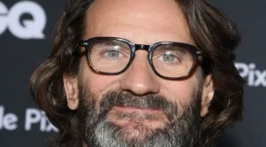 Бегбеде: Ако мъжете целуват възпитано, жените се отегчават