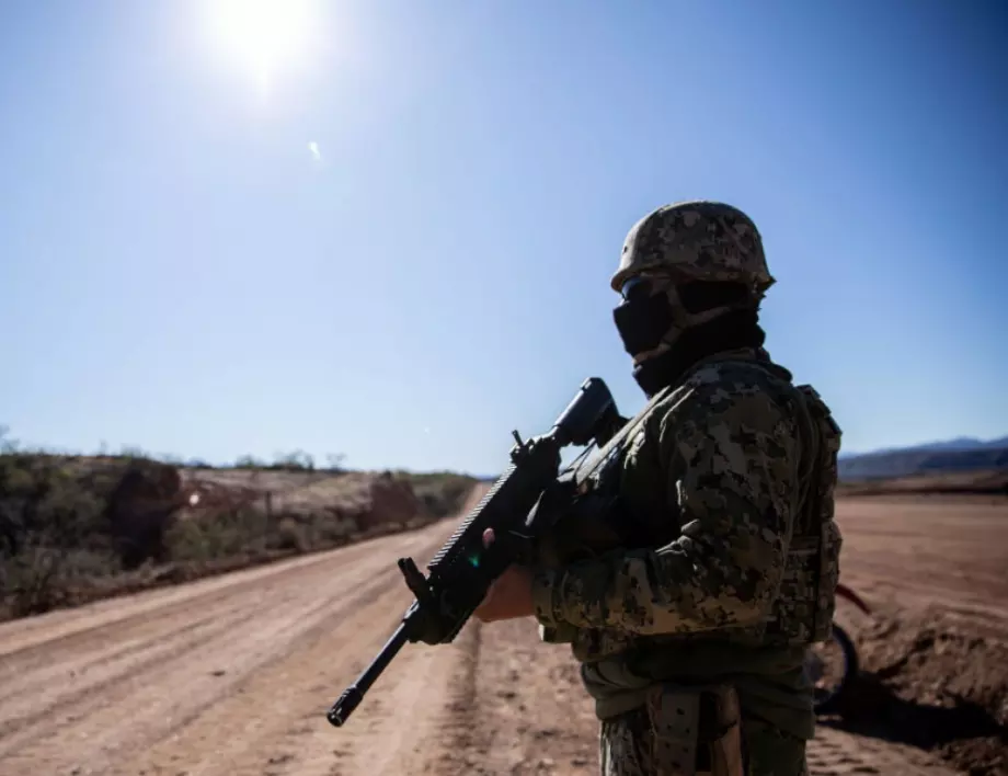 Десетки загинали след падане на автобус в пропаст в Мексико