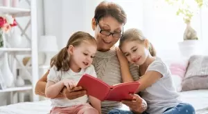 Майчинството вече може да се прехвърля и на баби и дядовци 