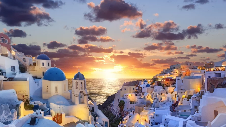 Гърция ограничава туристите на Санторини