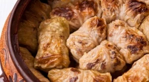 Зелеви сарми в гювеч