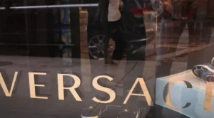 Versace спира да използва кожа от кенгуру