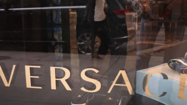 Versace спира да използва кожа от кенгуру