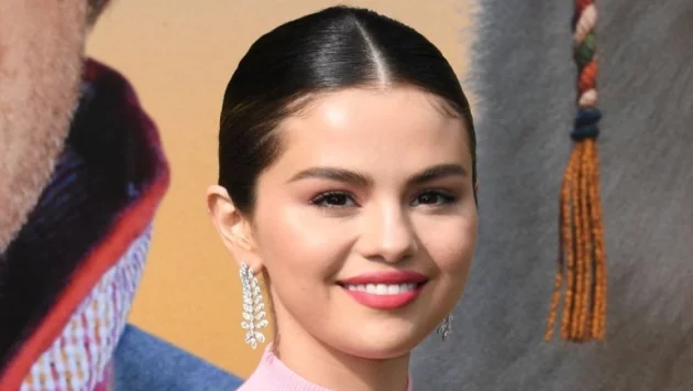 Селена Гомес си татуира новия си албум (снимка)